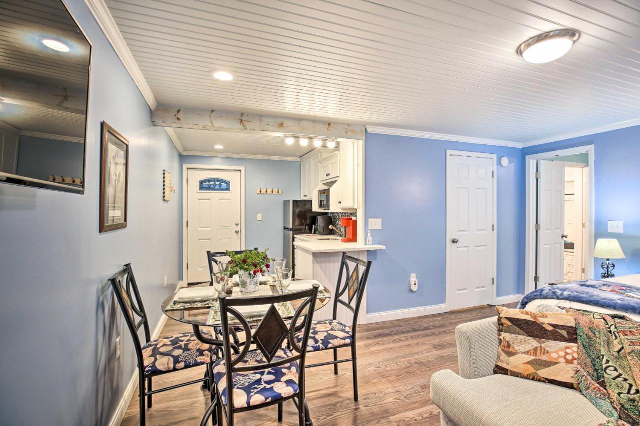 Updated Williamstown Apartment With Kitchen! Exteriör bild